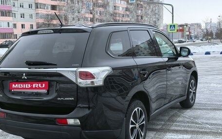 Mitsubishi Outlander III рестайлинг 3, 2013 год, 1 810 000 рублей, 4 фотография