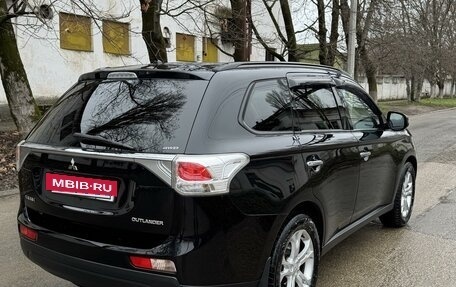 Mitsubishi Outlander III рестайлинг 3, 2013 год, 1 830 000 рублей, 4 фотография