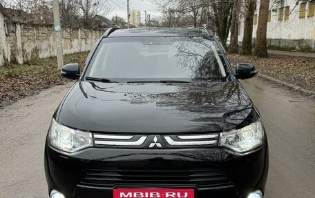 Mitsubishi Outlander III рестайлинг 3, 2013 год, 1 830 000 рублей, 6 фотография