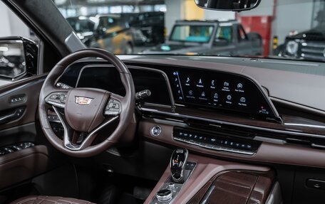 Cadillac Escalade V, 2023 год, 19 800 000 рублей, 3 фотография