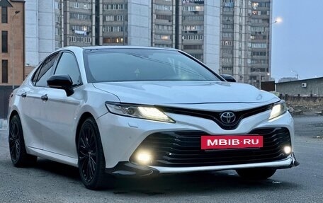 Toyota Camry, 2018 год, 2 950 000 рублей, 2 фотография