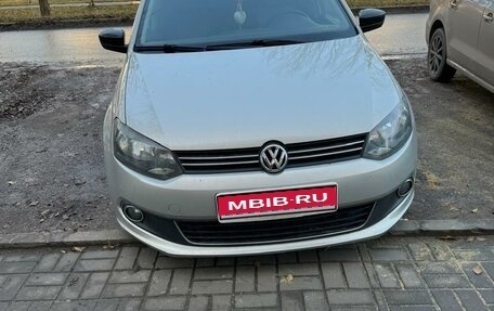 Volkswagen Polo VI (EU Market), 2014 год, 940 000 рублей, 1 фотография