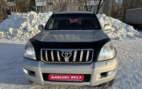 Toyota Land Cruiser Prado 120 рестайлинг, 2004 год, 2 070 000 рублей, 2 фотография