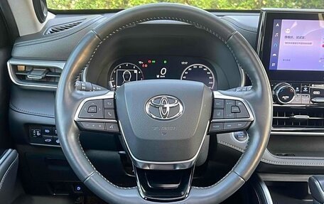 Toyota Highlander, 2022 год, 17 фотография