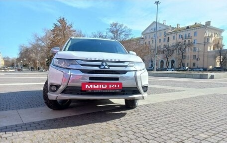 Mitsubishi Outlander III рестайлинг 3, 2016 год, 1 850 000 рублей, 17 фотография