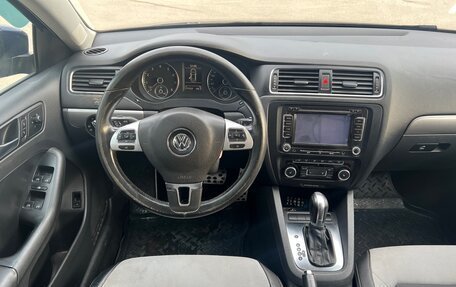 Volkswagen Jetta VI, 2011 год, 760 000 рублей, 11 фотография