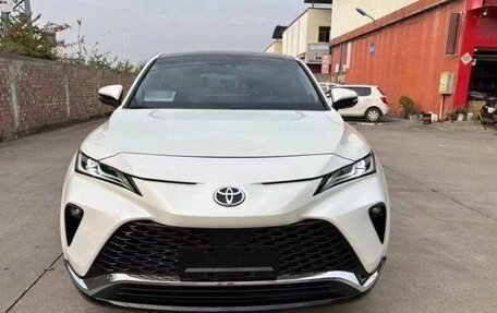 Toyota Venza, 2022 год, 3 190 000 рублей, 2 фотография