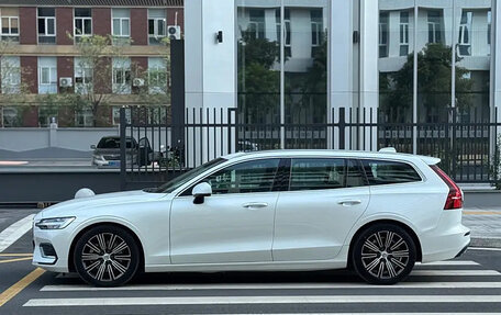 Volvo V60 II, 2021 год, 3 158 037 рублей, 4 фотография