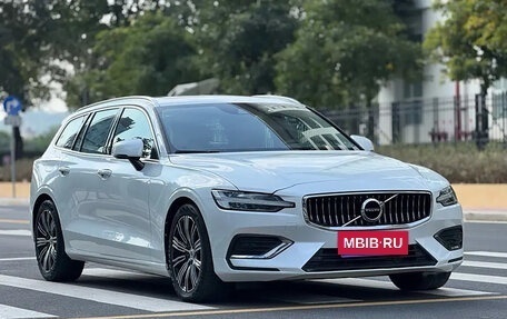 Volvo V60 II, 2021 год, 3 158 037 рублей, 3 фотография