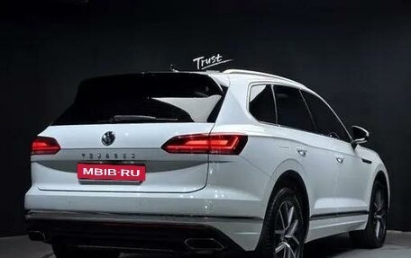 Volkswagen Touareg III, 2021 год, 5 300 000 рублей, 4 фотография