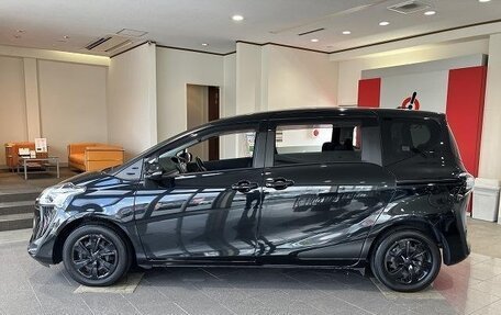 Toyota Sienta II, 2021 год, 1 283 000 рублей, 2 фотография