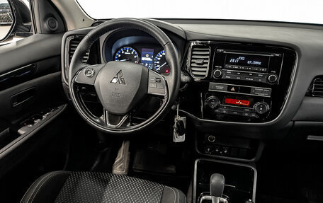 Mitsubishi Outlander III рестайлинг 3, 2019 год, 2 290 000 рублей, 25 фотография