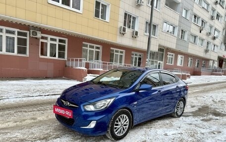 Hyundai Solaris II рестайлинг, 2011 год, 820 000 рублей, 2 фотография