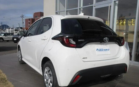 Toyota Yaris, 2022 год, 870 000 рублей, 4 фотография