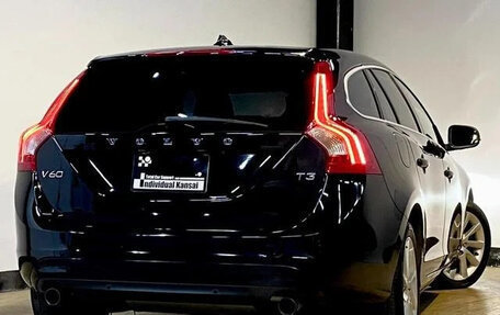 Volvo V60 I, 2018 год, 1 050 000 рублей, 6 фотография