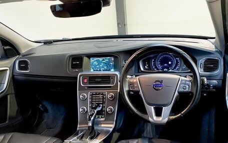 Volvo V60 I, 2018 год, 1 050 000 рублей, 14 фотография