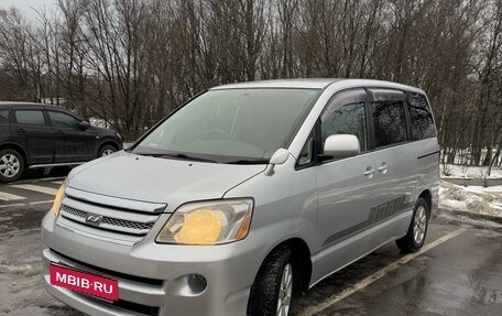 Toyota Noah III, 2006 год, 850 000 рублей, 1 фотография