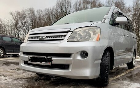 Toyota Noah III, 2006 год, 850 000 рублей, 3 фотография