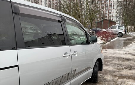 Toyota Noah III, 2006 год, 850 000 рублей, 8 фотография