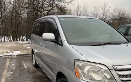 Toyota Noah III, 2006 год, 850 000 рублей, 7 фотография