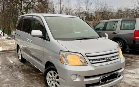 Toyota Noah III, 2006 год, 850 000 рублей, 5 фотография