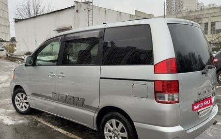 Toyota Noah III, 2006 год, 850 000 рублей, 10 фотография