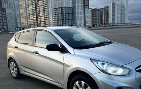 Hyundai Solaris II рестайлинг, 2012 год, 750 000 рублей, 3 фотография