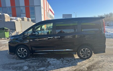 Toyota Noah III, 2018 год, 2 600 000 рублей, 2 фотография