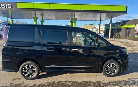 Toyota Noah III, 2018 год, 2 600 000 рублей, 6 фотография