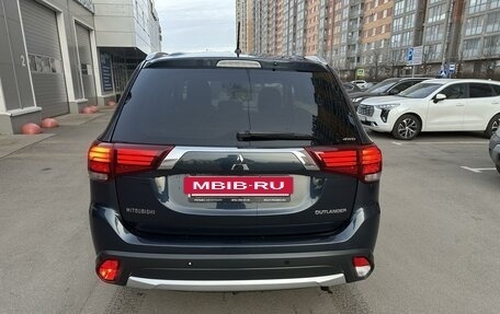 Mitsubishi Outlander III рестайлинг 3, 2016 год, 2 320 000 рублей, 3 фотография