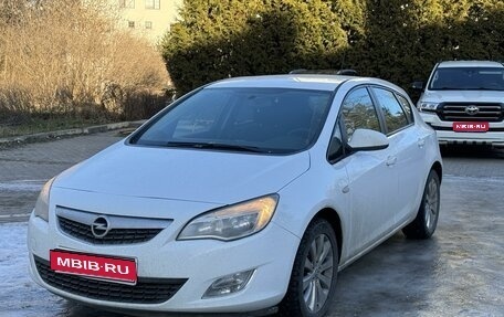 Opel Astra J, 2011 год, 810 000 рублей, 1 фотография