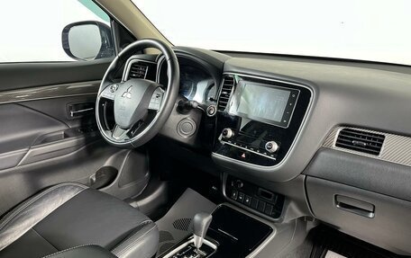 Mitsubishi Outlander III рестайлинг 3, 2020 год, 2 829 000 рублей, 13 фотография