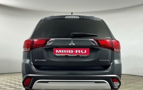 Mitsubishi Outlander III рестайлинг 3, 2020 год, 2 829 000 рублей, 5 фотография