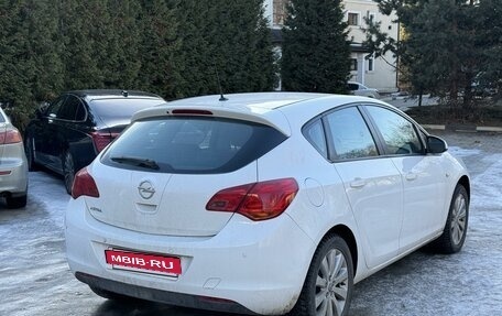 Opel Astra J, 2011 год, 810 000 рублей, 3 фотография