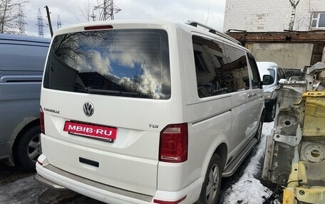 Volkswagen Caravelle T6 рестайлинг, 2015 год, 2 450 000 рублей, 6 фотография