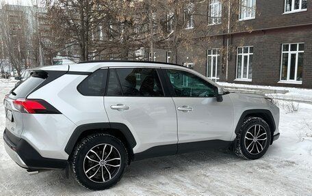 Toyota RAV4, 2019 год, 2 430 000 рублей, 8 фотография