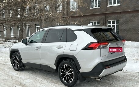 Toyota RAV4, 2019 год, 2 430 000 рублей, 10 фотография