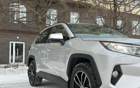 Toyota RAV4, 2019 год, 2 430 000 рублей, 16 фотография