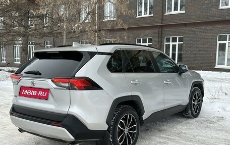 Toyota RAV4, 2019 год, 2 430 000 рублей, 9 фотография