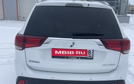 Mitsubishi Outlander III рестайлинг 3, 2017 год, 2 200 000 рублей, 4 фотография