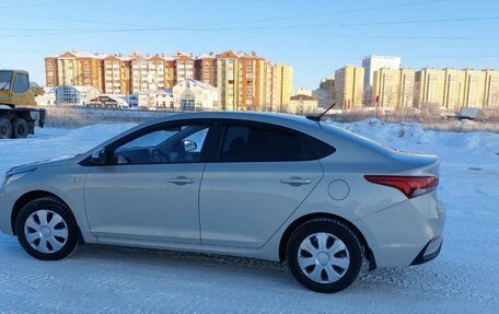 Hyundai Solaris II рестайлинг, 2018 год, 888 000 рублей, 3 фотография