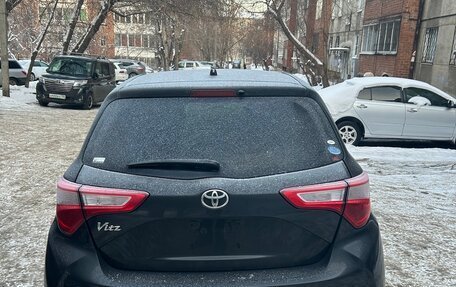 Toyota Vitz, 2017 год, 975 000 рублей, 2 фотография