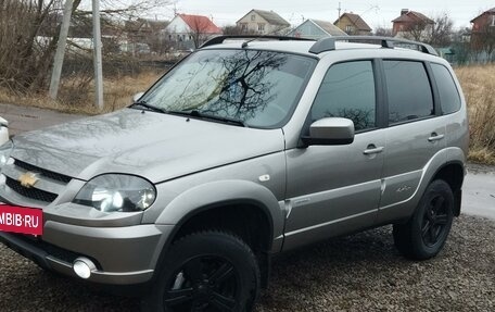 Chevrolet Niva I рестайлинг, 2018 год, 930 000 рублей, 2 фотография