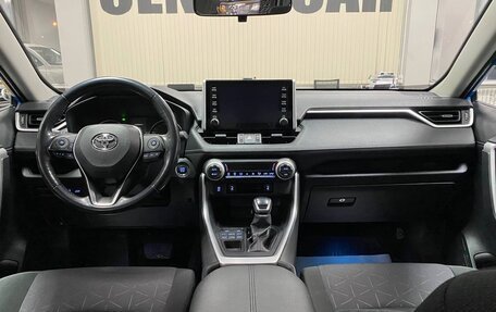 Toyota RAV4, 2019 год, 3 735 000 рублей, 10 фотография