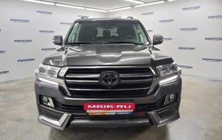 Toyota Land Cruiser 200, 2019 год, 6 850 000 рублей, 2 фотография