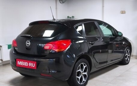 Opel Astra J, 2011 год, 690 000 рублей, 2 фотография