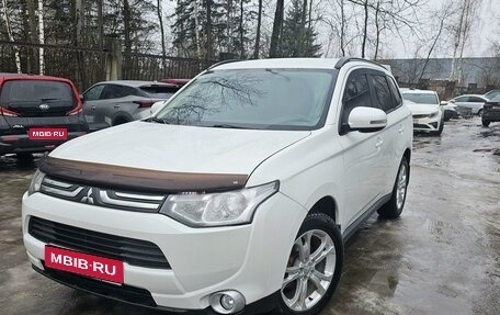 Mitsubishi Outlander III рестайлинг 3, 2013 год, 1 570 000 рублей, 1 фотография