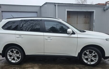 Mitsubishi Outlander III рестайлинг 3, 2013 год, 1 570 000 рублей, 6 фотография