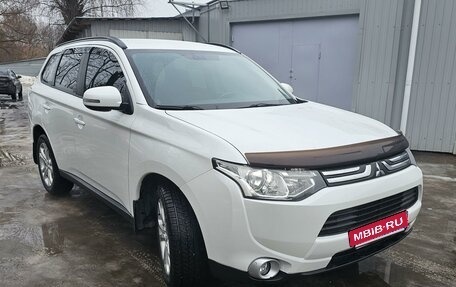 Mitsubishi Outlander III рестайлинг 3, 2013 год, 1 570 000 рублей, 2 фотография