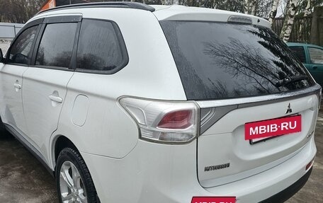 Mitsubishi Outlander III рестайлинг 3, 2013 год, 1 570 000 рублей, 8 фотография